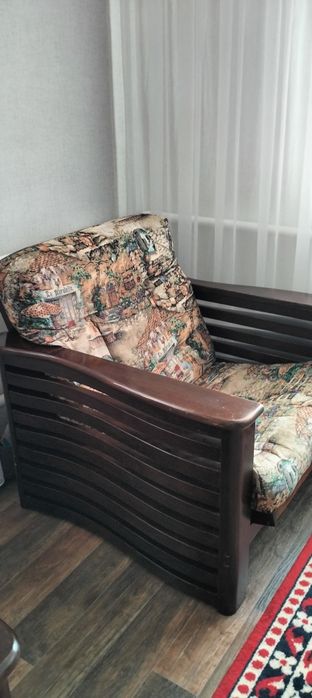 Продам диван кресло столик.
