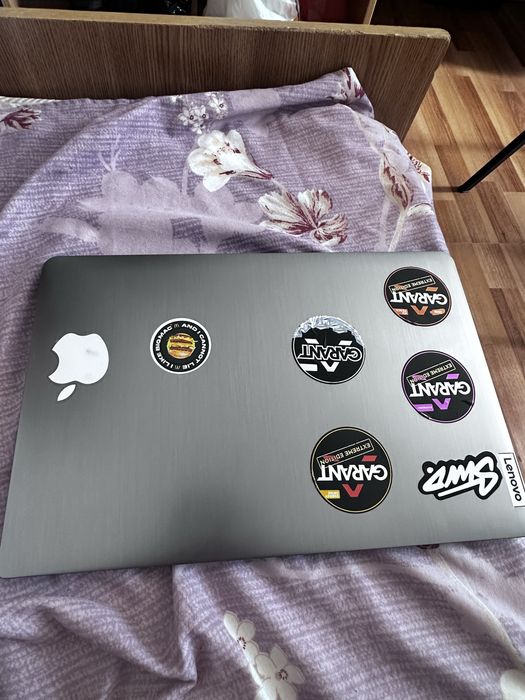 Vand urgent laptop lenovo r5 5500u 16gb ram