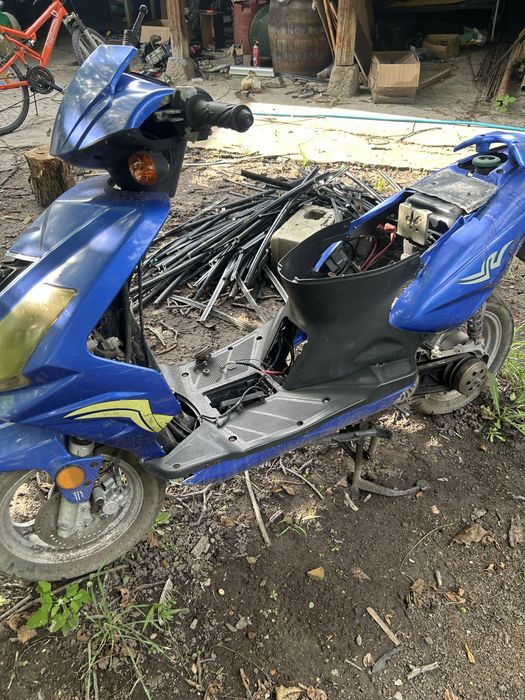 Продавам два скутера