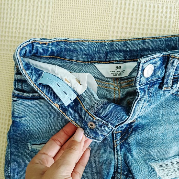 Подарявам къси дънкови панталони H&M за момче 4-5 години
