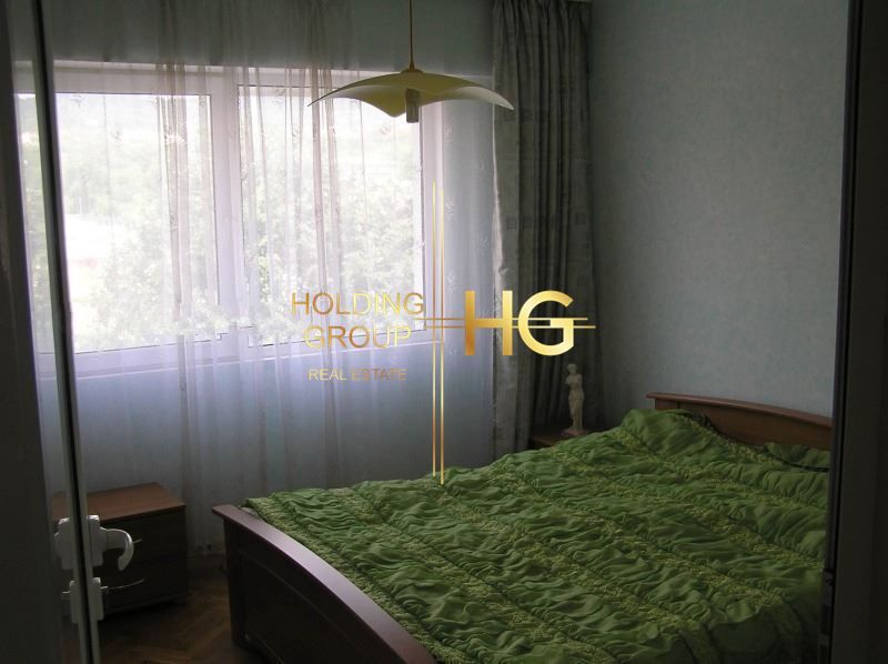 Четиристаен апартамент в кв. Левски