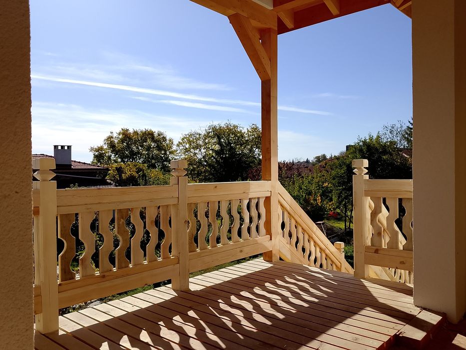 Алуминиеви, стъклени и дървени парапети