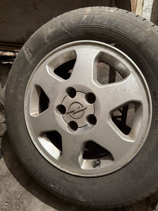 Jante opel ,r15 cu tot cu cauciucuri (vechi)