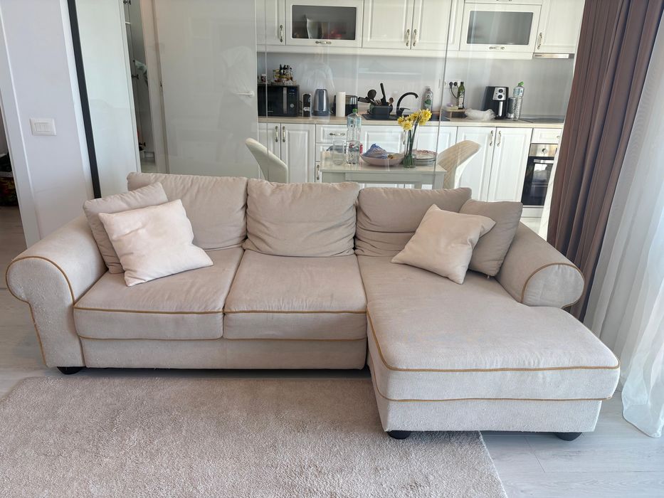 Vand Canapea 3 locuri. O dau repede, pentru ca ma mut