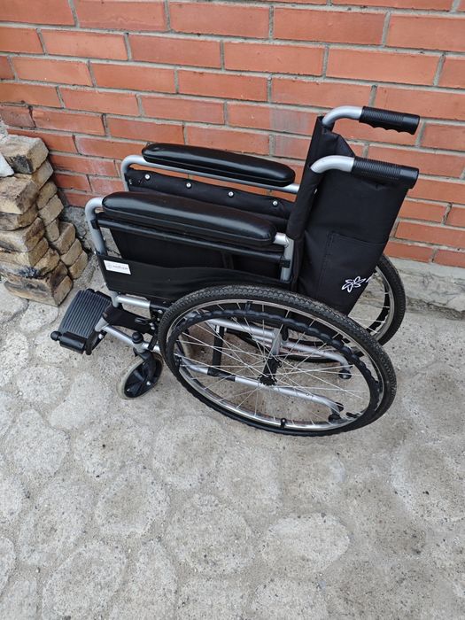 Продам инвалидную коляску