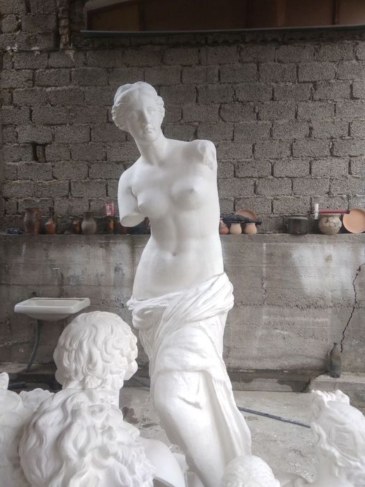 Продаётся скульптура Венера Милосская