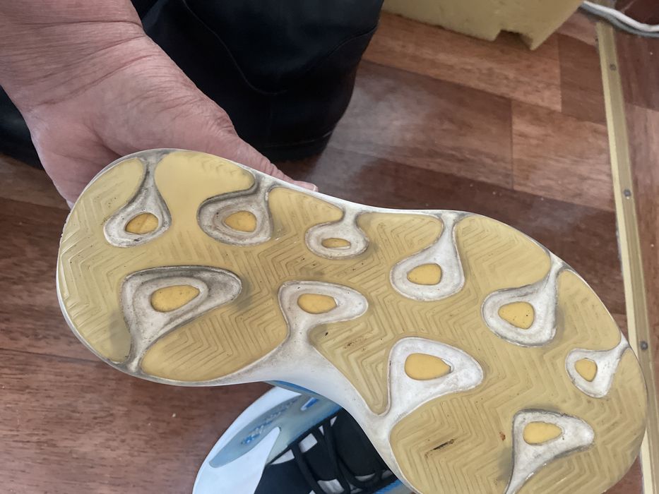 Продам кроссовки