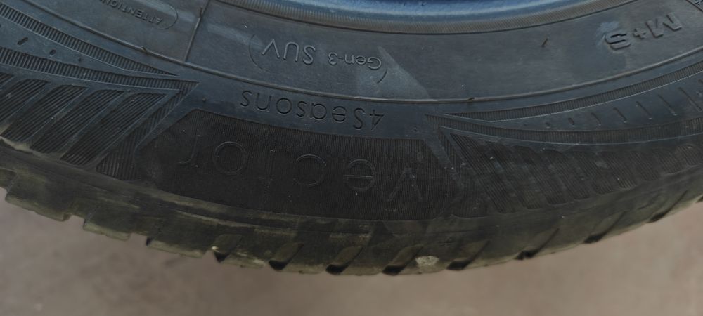 Goodyear Vector 235/55/17 4 seasons