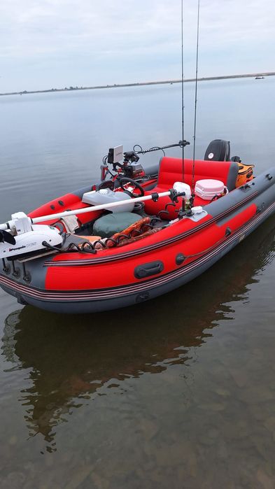 Лодка Скат 390 F