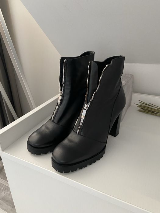 Botine cu toc, ZARA