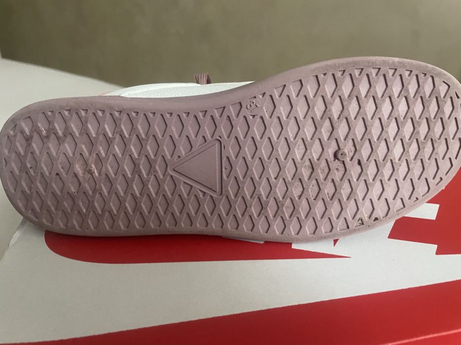 Спортни обувки номер 37