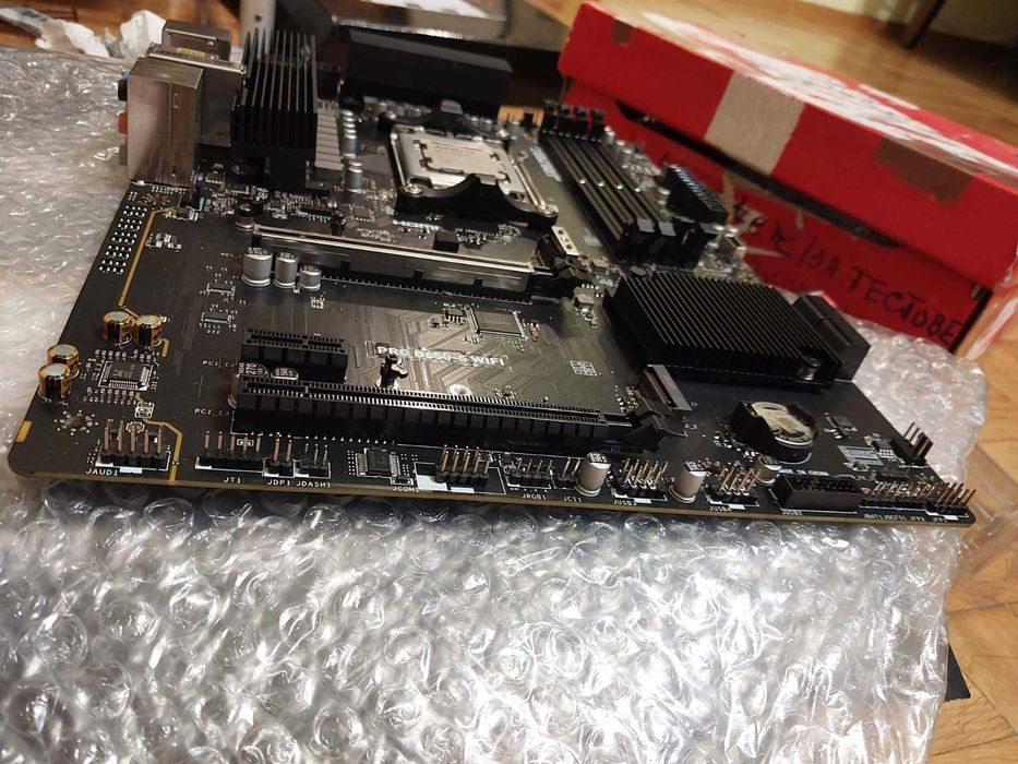 AMD Ryzen 5 7600 + MSI Pro B650-S Wi-Fi