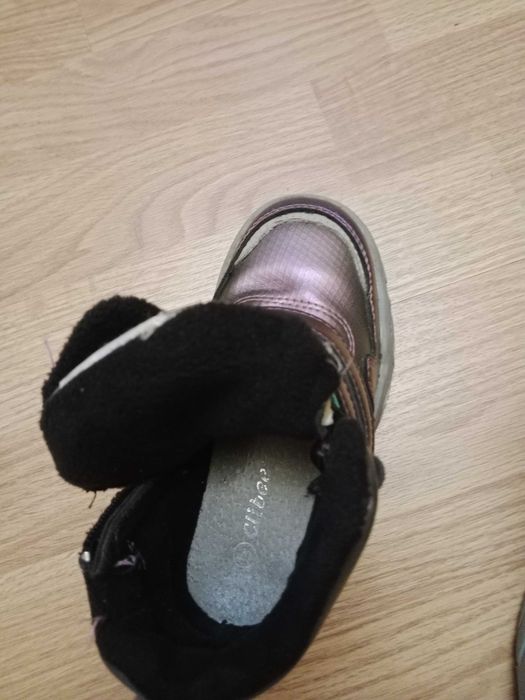 Продам детские ботинки