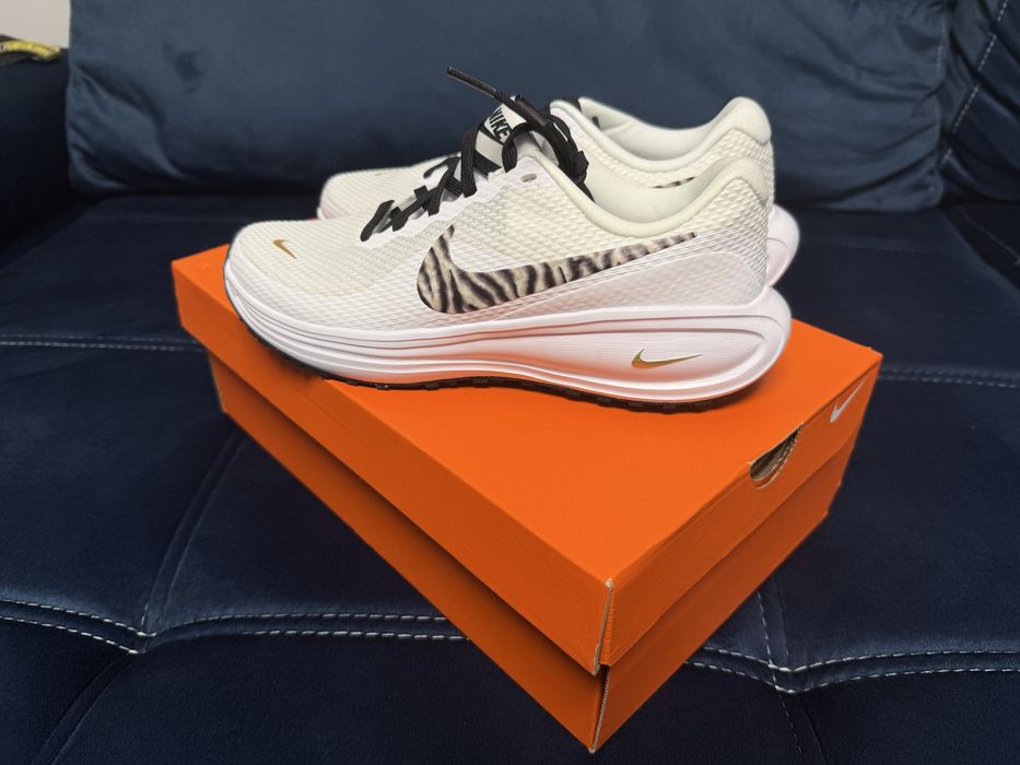 Adidasi Nike noi