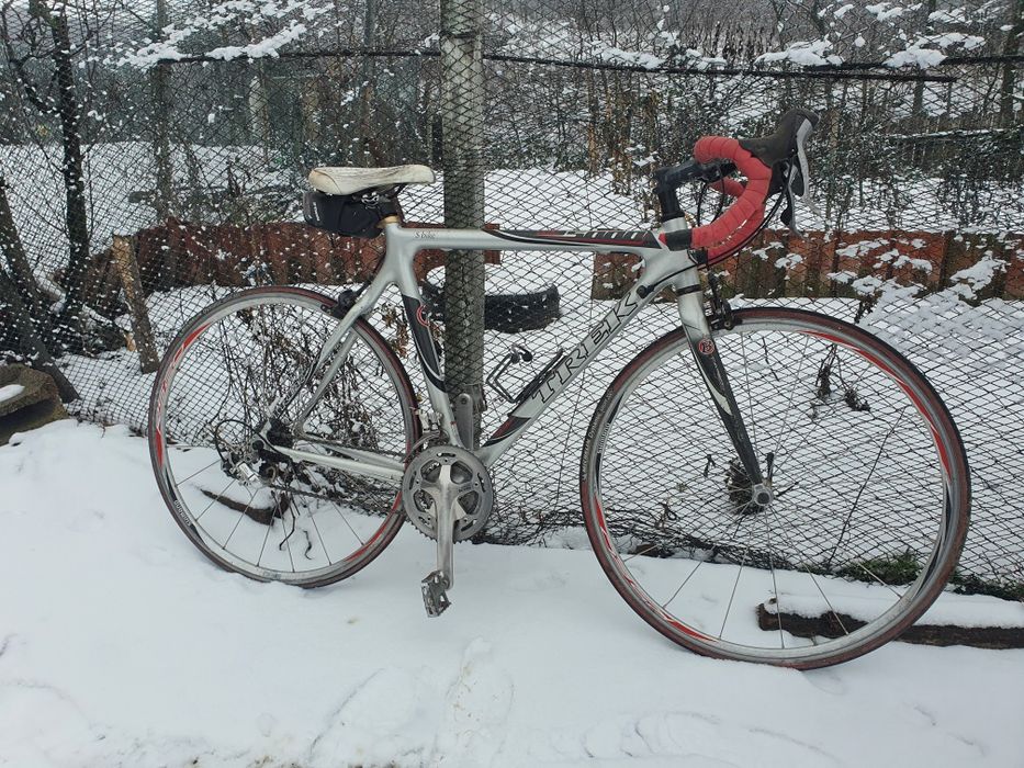Bicicletă de carbon în stare decentă