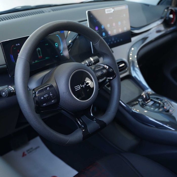 BYD e2 электромобиль