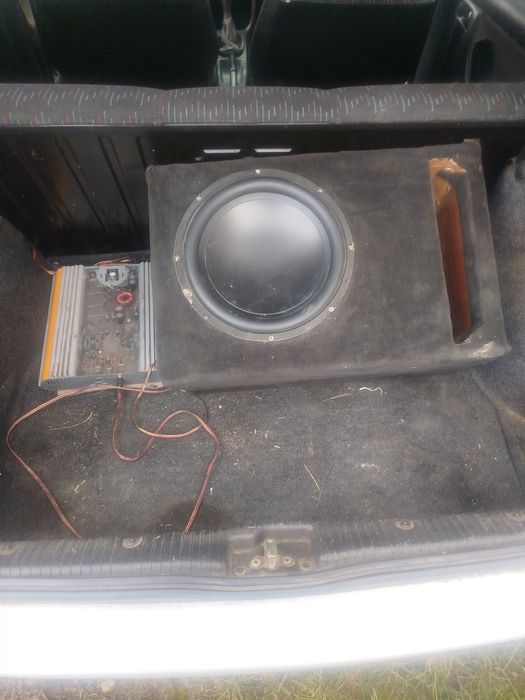 Бас каса с усилвател