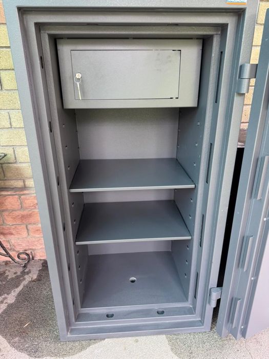 Продам сейф сверх прочный модель Гарант евро 133Т-EL