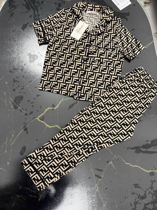 Ayollar va bolalar pijamasi