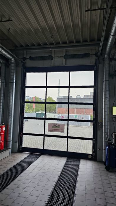 Секционни гаражни врати