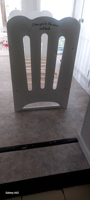 Продам  кроватку для малышей.