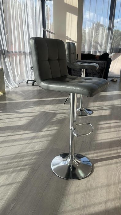 Продам два барных стула