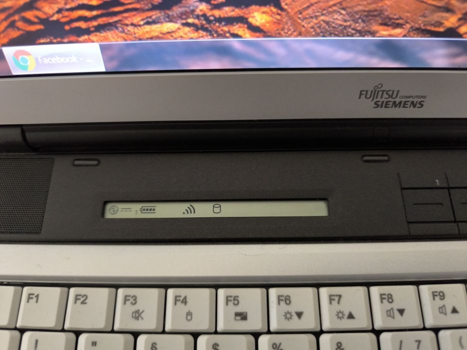 Лаптоп Fujitsu Siemens LIFEBOOK E8210