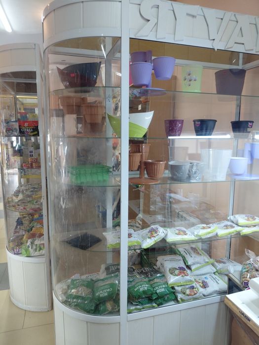Продам торговое оборудование-витрины.