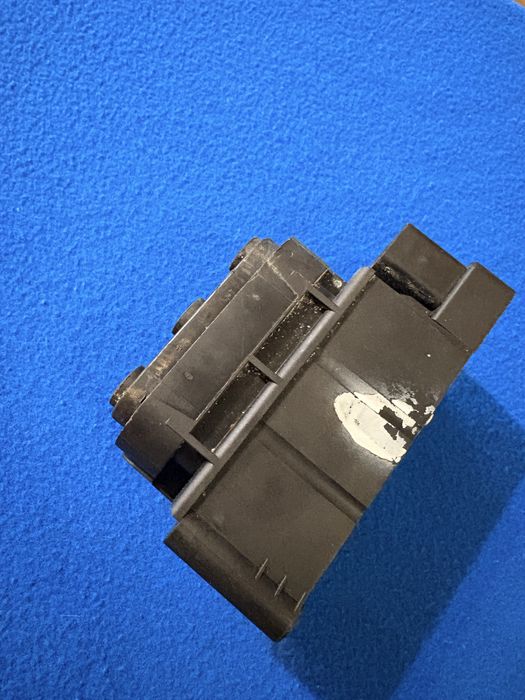 Разпределителен блок Airmatic Mercedes