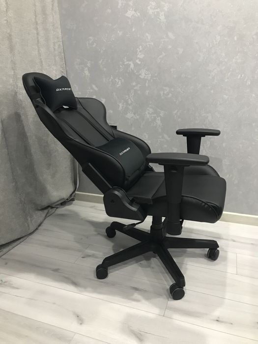 Игровое кресло Dxracer