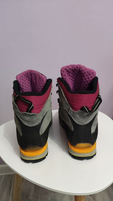 Туристически обувки MEINDL GORE-TEX. Размер 40 стелка 26см