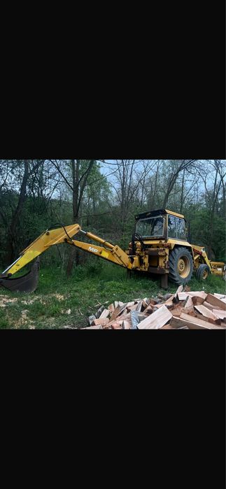 Buldoexcavator mf