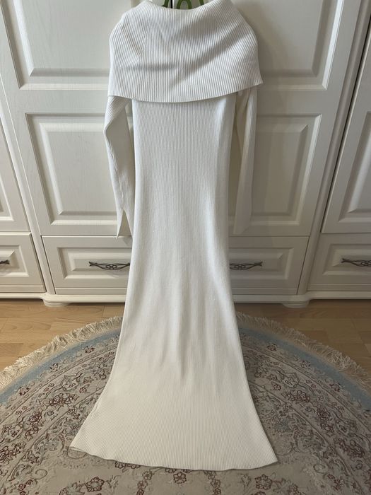 Продам белое теплое платье