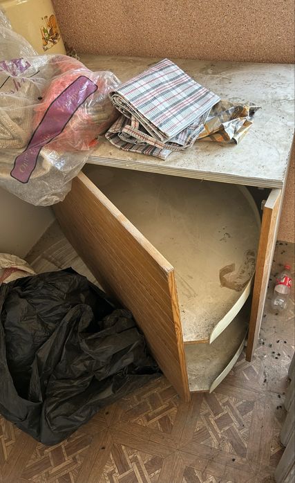 Продам стенку, шкаф, столы, бар