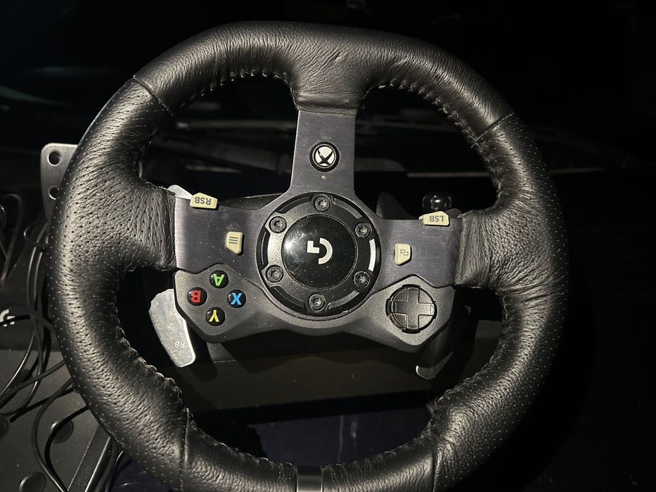 Продавам геймърски волан Logitech G,  педали механична скоростна кутия