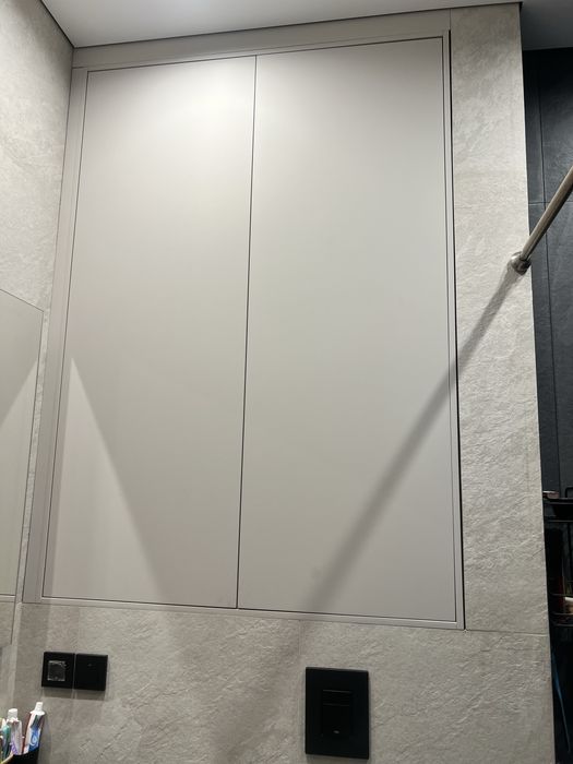 Подвесной шкаф в ванную