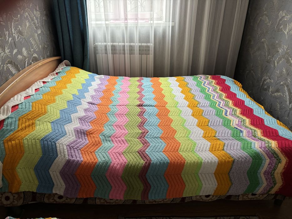 Покрывало вязаное, цветное, плотное