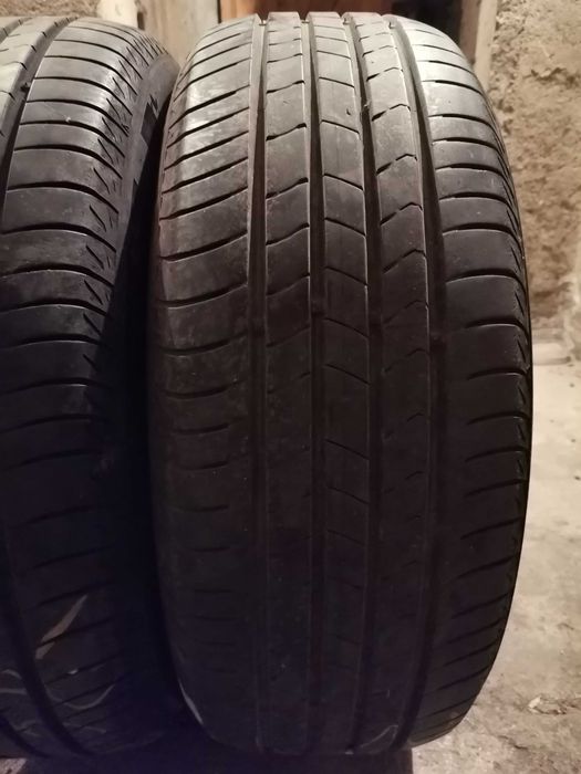 Продавам 2 броя летни гуми 205.60.16 на 1 сезон дот 2021 KUMHO