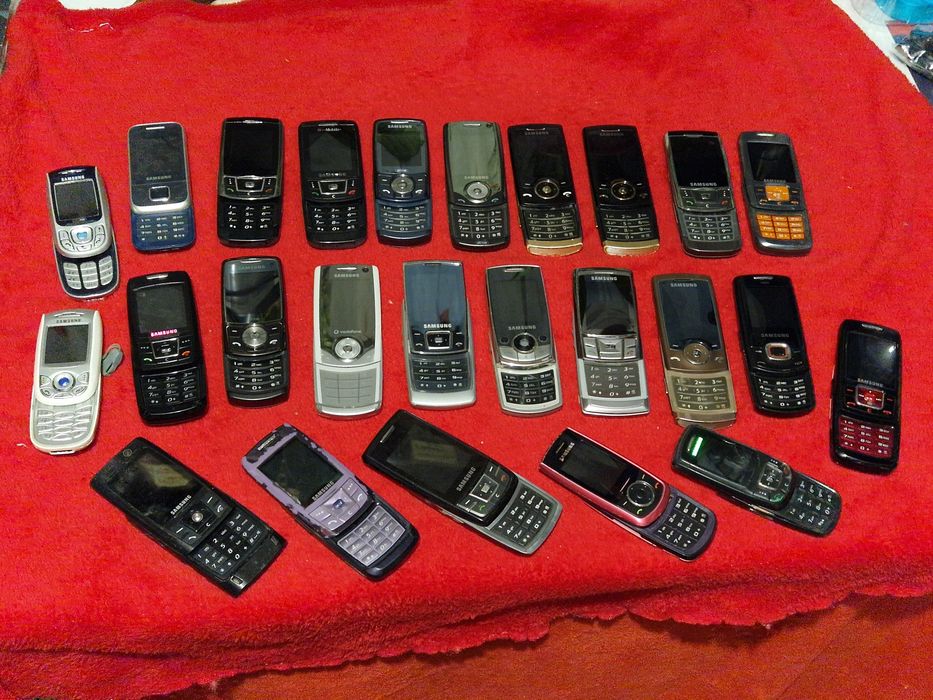 Telefoane Pe sina pentru colecție sau pentru piese, fara accesorii, unele si fara capacul de la baterie