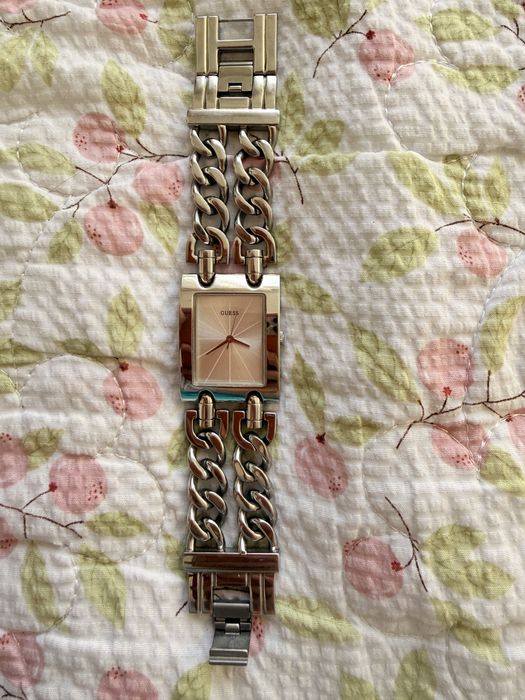 Женские часы.