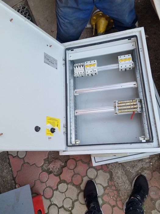 Vand tablouri electrice..