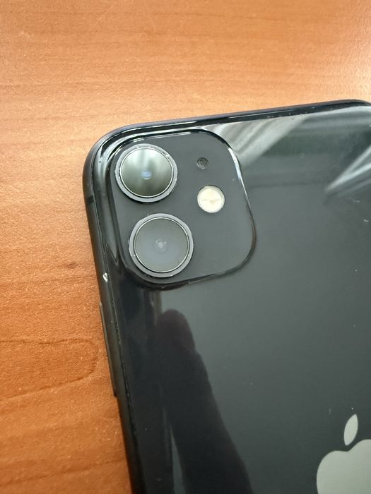 iPhone 11 128GB със счупен дисплей
