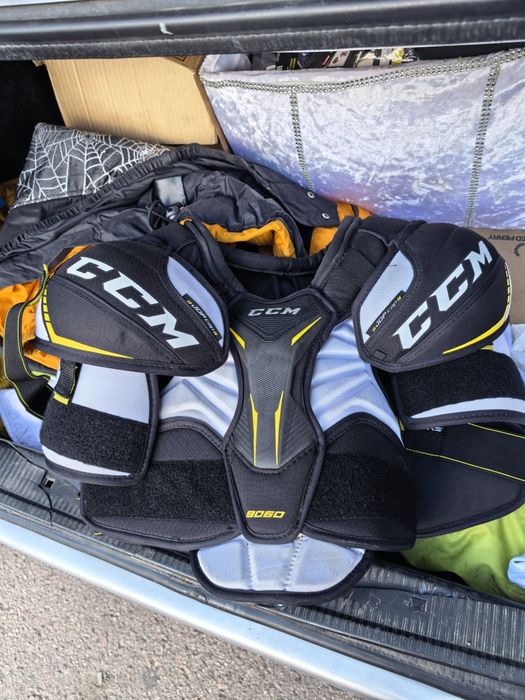 Хоккейный нагрудник CCM Jetspeed 9060.