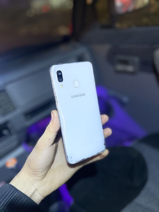 Продам Самсунг А30