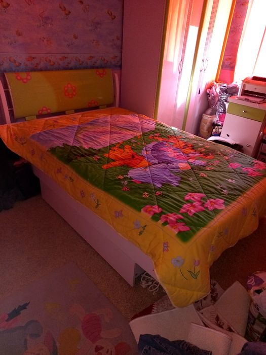 Голямо бюро с шкафове и Легло за детска стая