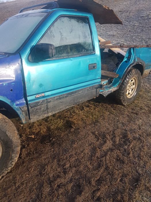Vând sau schimb Opel frontera