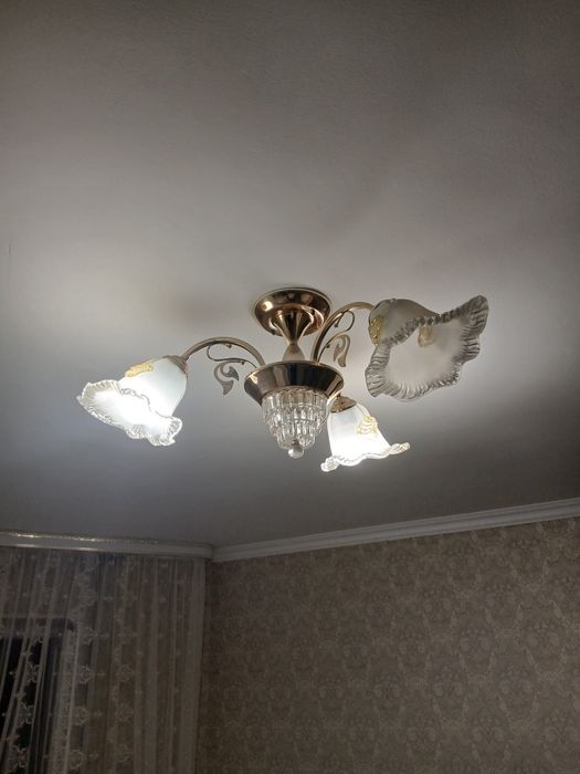 Продаются люстры