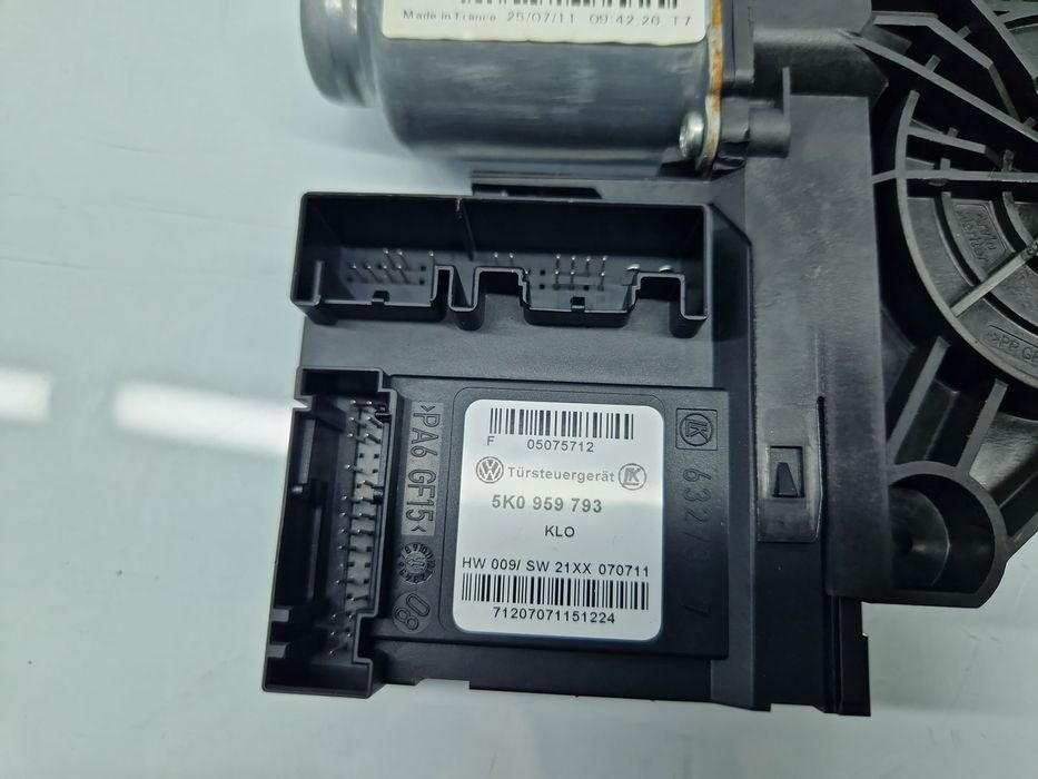 Motoras geam dreapta fata Volkswagen Golf 6 (5K1) [Fabr 2009-2013] 5K0