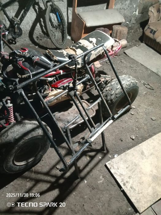 Продам квадроцикал 100000