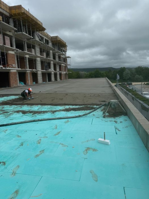 Машинно полагане на подови замазки